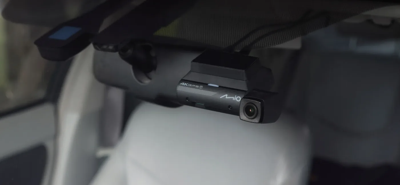 Nowa kamera samochodowa Mio MiVue 956W.