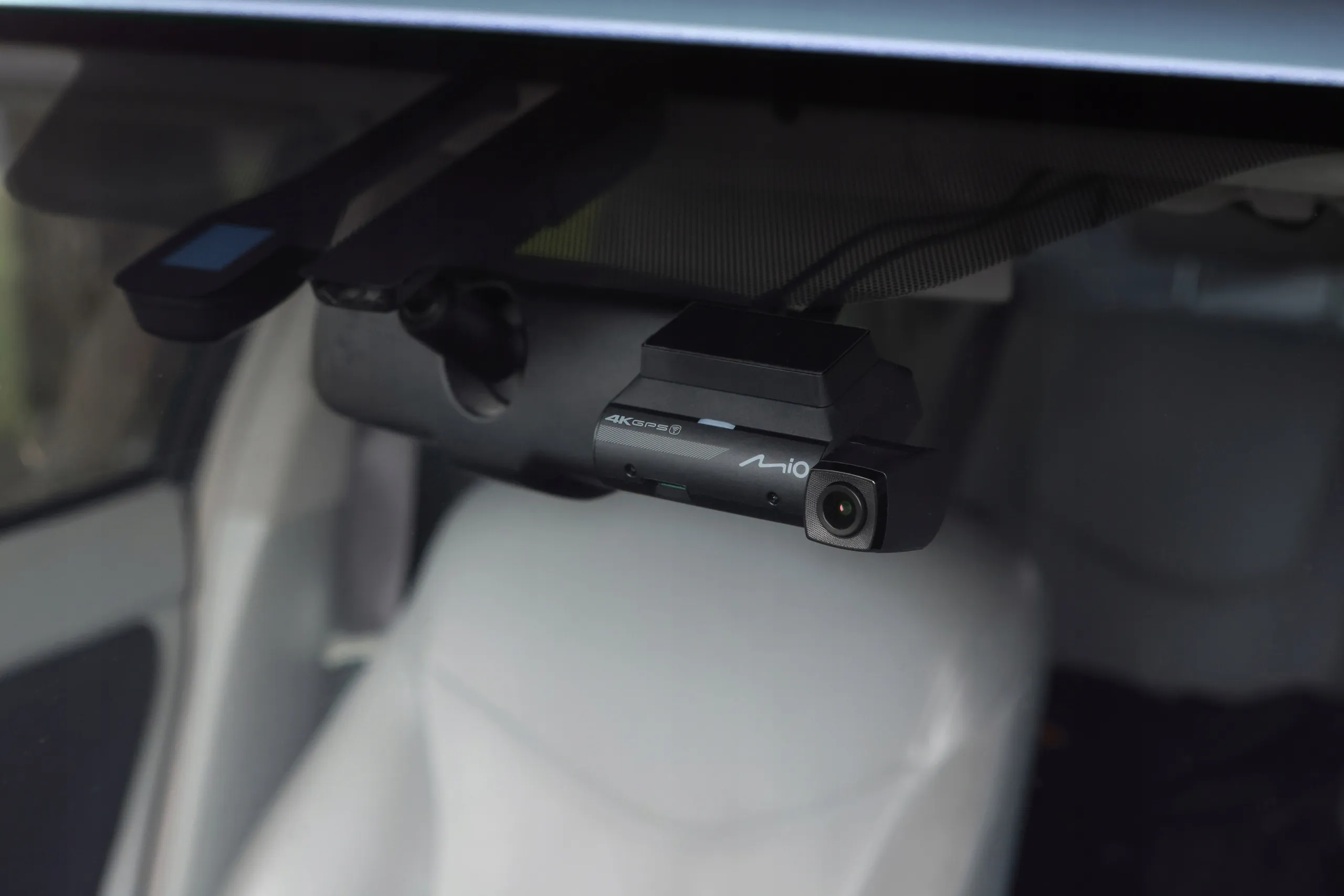 Nowa kamera samochodowa Mio MiVue 956W.