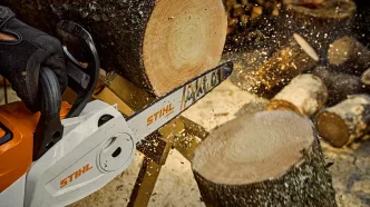 Pilarki akumulatorowe czy spalinowe? Na zdjęciu STIHL MSA-80.