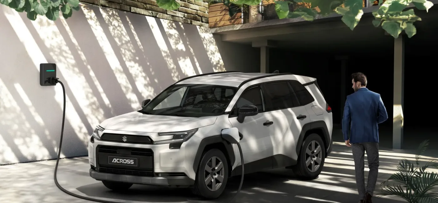 Nowy SUV Suzuki Across 2.5 PHEV.
