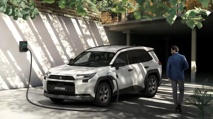 Nowy SUV Suzuki Across 2.5 PHEV.