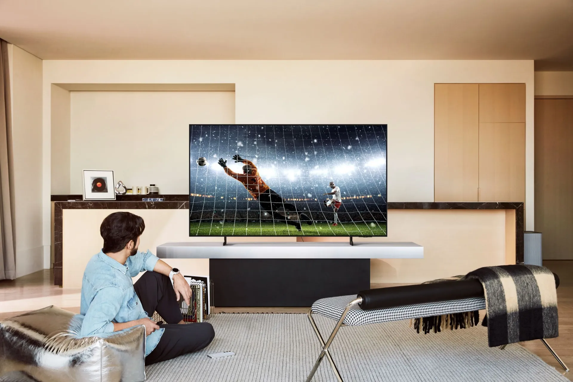 Nowy telewizor OLED marki Samsung.