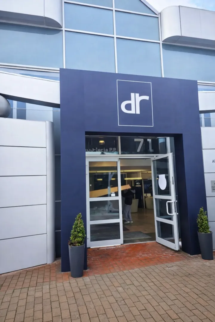 Wejście do salonu DR Grafix