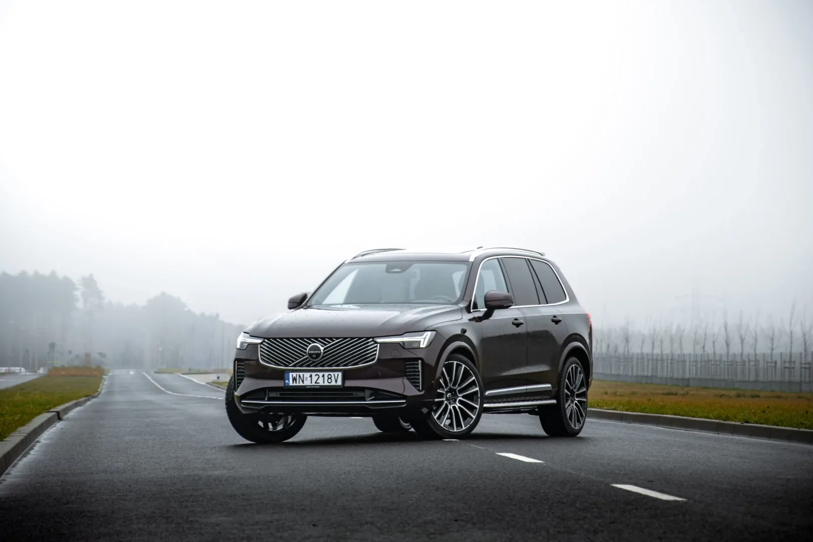 Volvo XC90 B5. SUV dla tych, którzy nie muszą nic udowadniać 2025 Volvo XC90 II 2.0 B5.