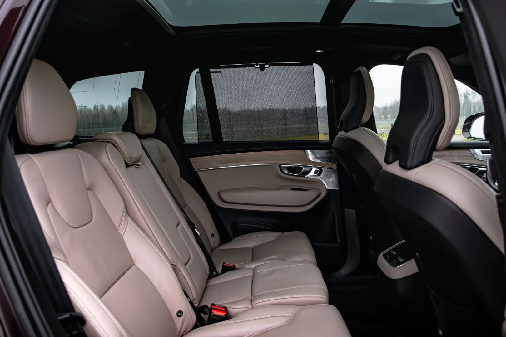 Volvo XC90 B5. SUV dla tych, którzy nie muszą nic udowadniać Volvo XC90 II 2.0 B5 Mild Hybrid 250 KM. Fot.: Ernest Dragan / MenWorld.pl.