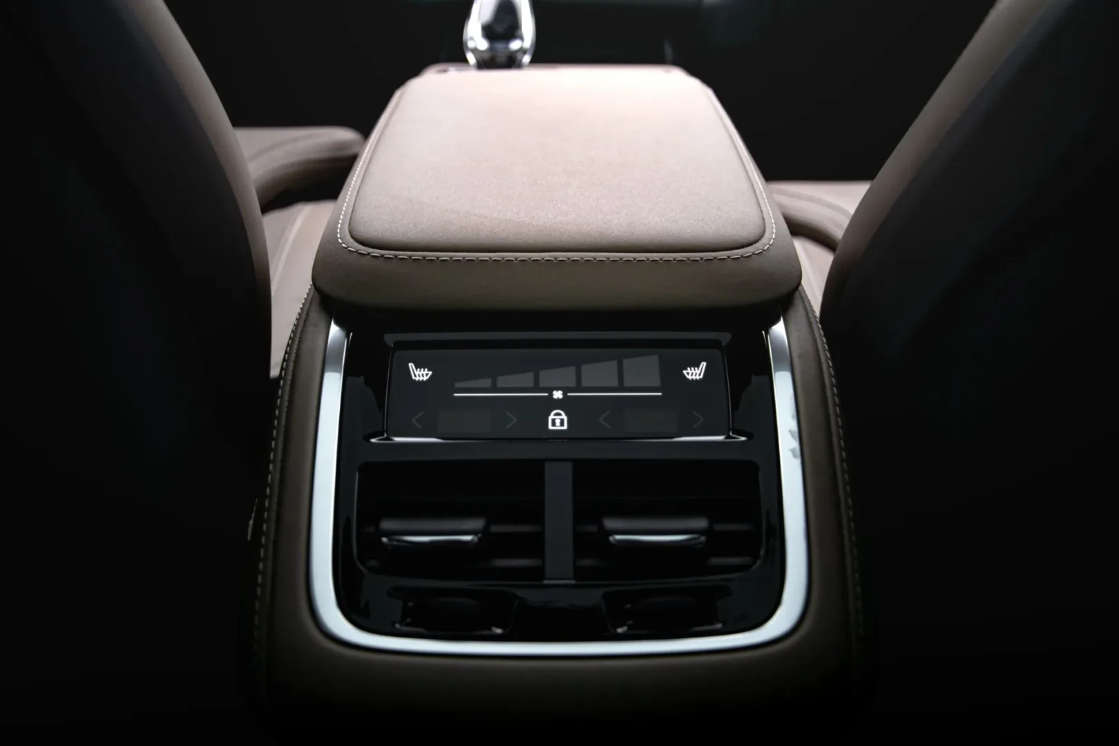 Volvo XC90 B5. SUV dla tych, którzy nie muszą nic udowadniać 2025 Volvo XC90 II 2.0 B5.