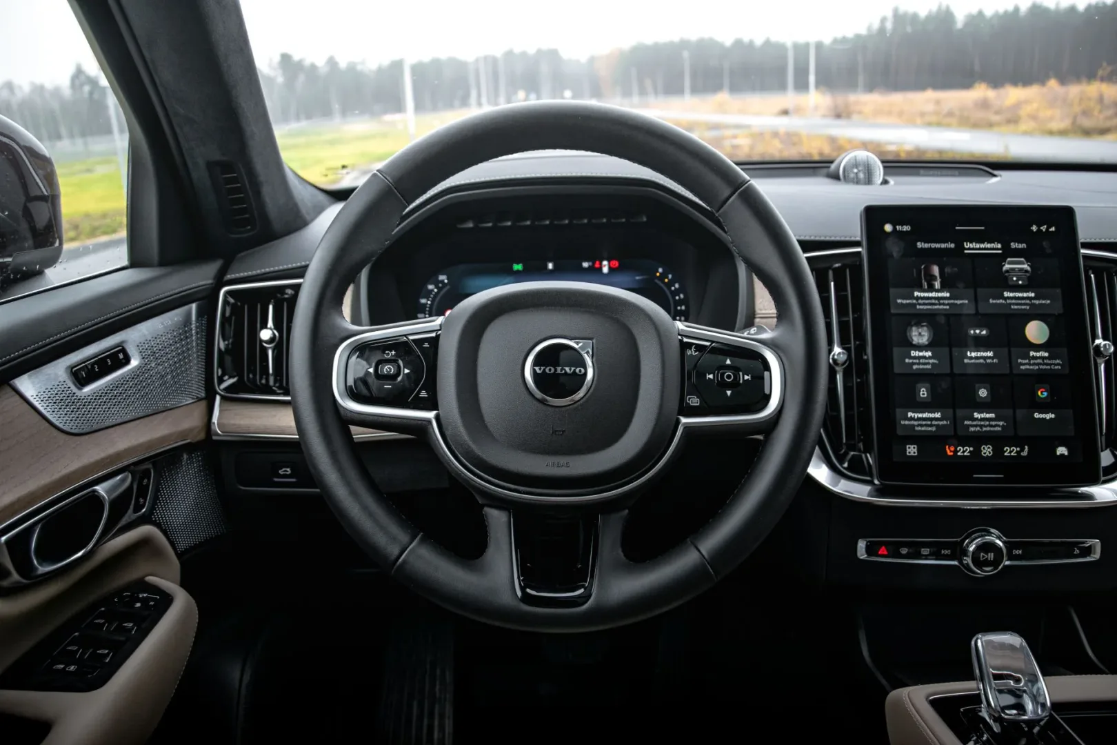 Volvo XC90 B5. SUV dla tych, którzy nie muszą nic udowadniać Volvo XC90 II 2.0 B5 Mild Hybrid 250 KM. Fot.: Ernest Dragan / MenWorld.pl.