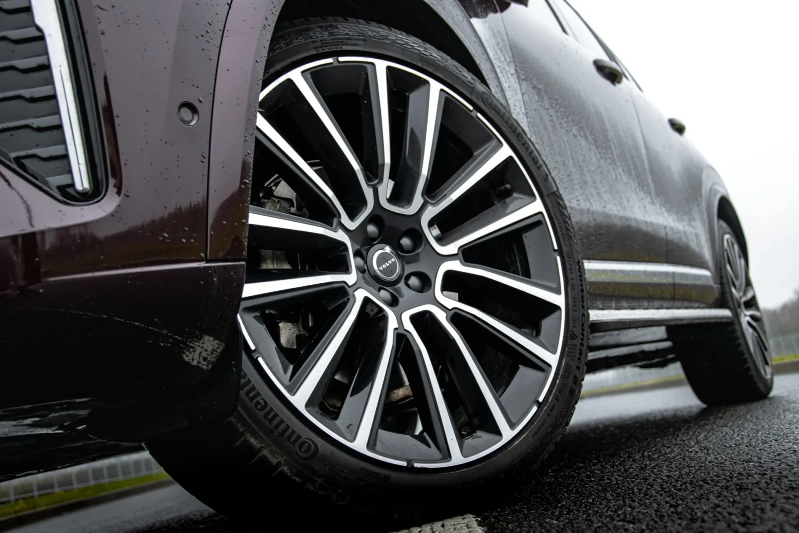 Volvo XC90 B5. SUV dla tych, którzy nie muszą nic udowadniać 2025 Volvo XC90 II 2.0 B5.