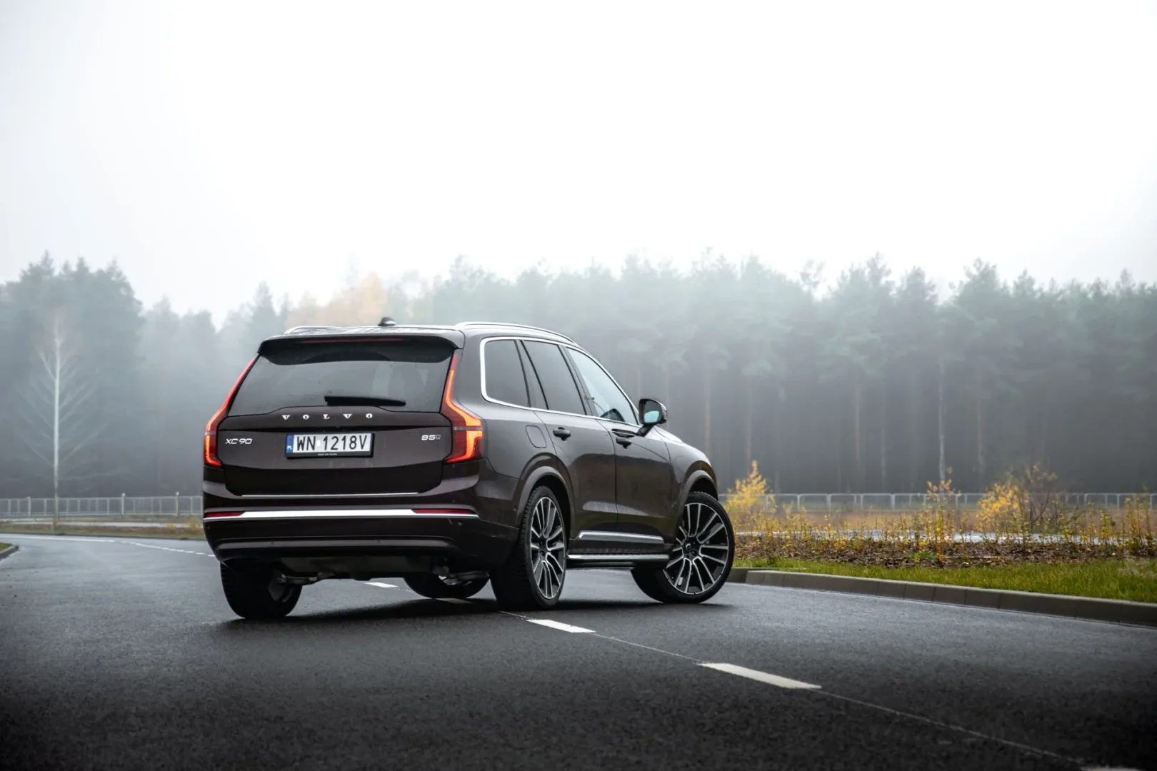 Volvo XC90 B5. SUV dla tych, którzy nie muszą nic udowadniać Volvo XC90 II 2.0 B5 Mild Hybrid 250 KM. Fot.: Ernest Dragan / MenWorld.pl.