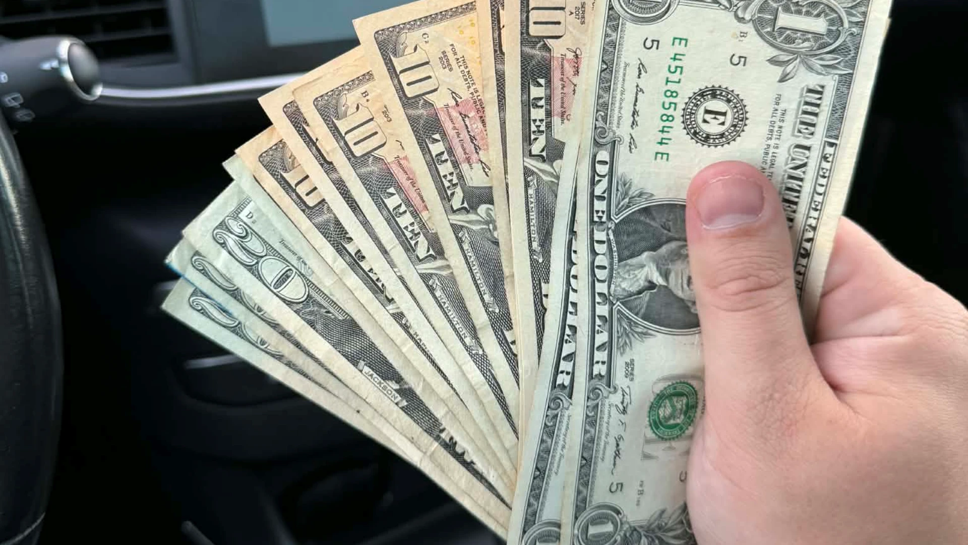 MSWiA wyjaśnia ile mieć gotówki w domu.