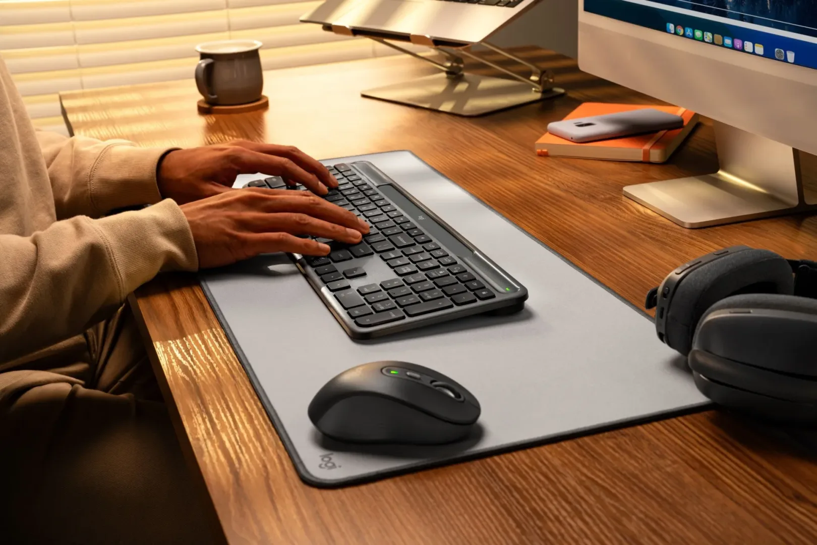 Logi Work Days. Na zdjęciu Signature Slim Solar+.