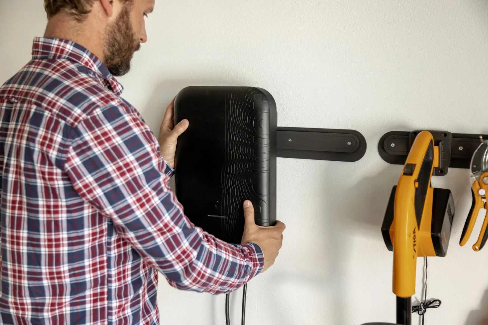 Koniec hałasu i spalin. Ogród zaczyna działać inaczej STIGA ePower sprawia, że ogród zaczyna działać inaczej