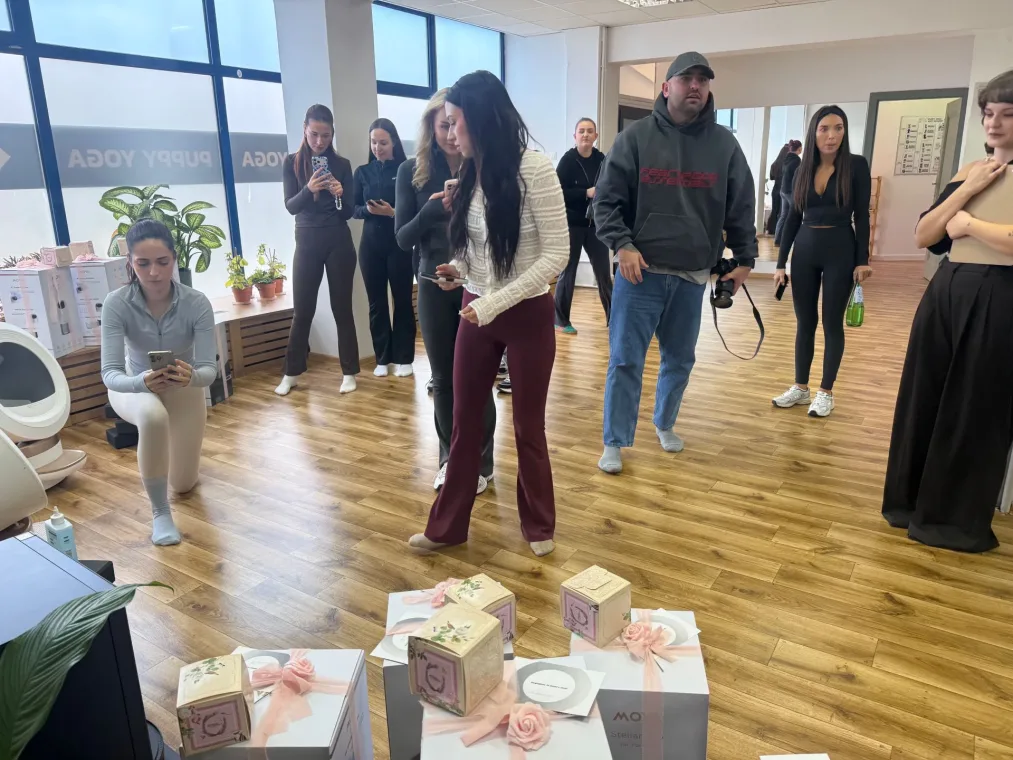 Uszy Do Góry x MOVA