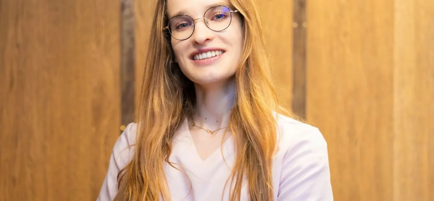 Technologia zmienia podejście do mycia zębów. Na zdjęciu Anna Kurek - lekarz dentysta.