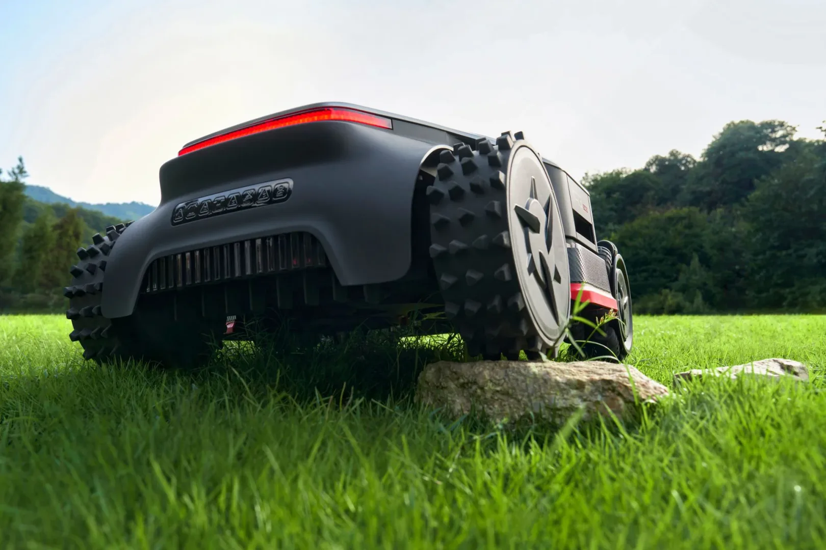 Oto Dreame A3 AWD Pro. To robot koszący, który robi różnicę Robot koszący Dreame A3 AWD Pro.