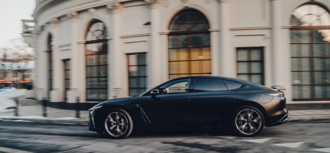 Exlantix ES - samochód elektryczny.