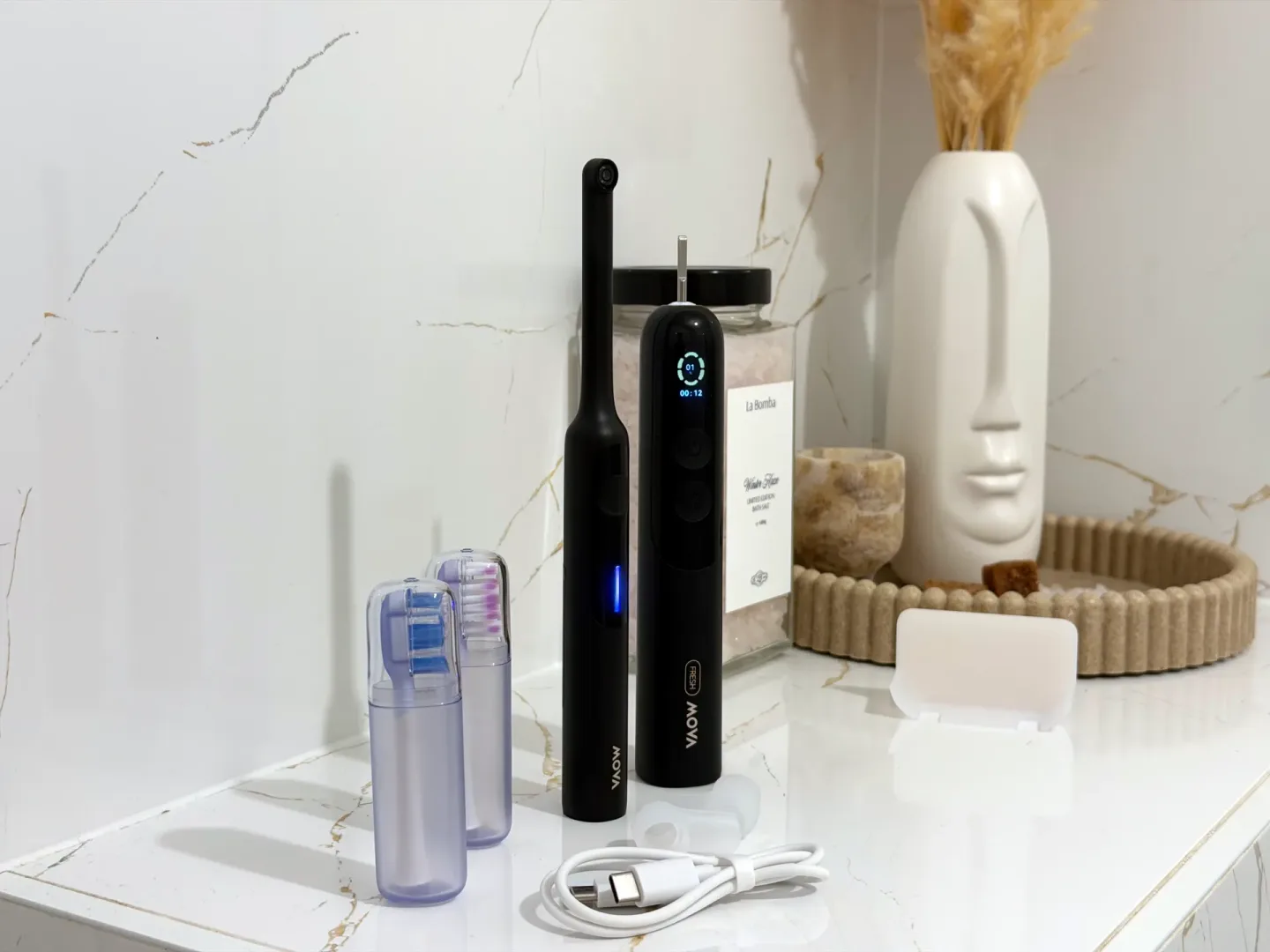 MOVA Fresh 20 Sensus ma kamerę. Pokaże czy źle myjesz zęby Szczoteczka do zębów MOVA Fresh 20 Sensus z detektorem i akcesoriami.