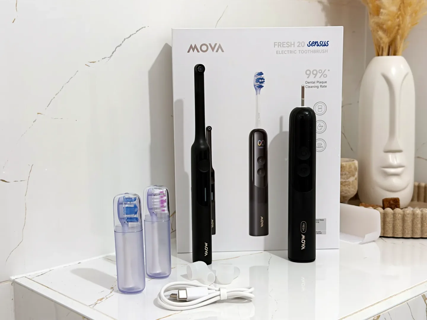 MOVA Fresh 20 Sensus ma kamerę. Pokaże czy źle myjesz zęby Szczoteczka do zębów MOVA Fresh 20 Sensus z detektorem i akcesoriami.