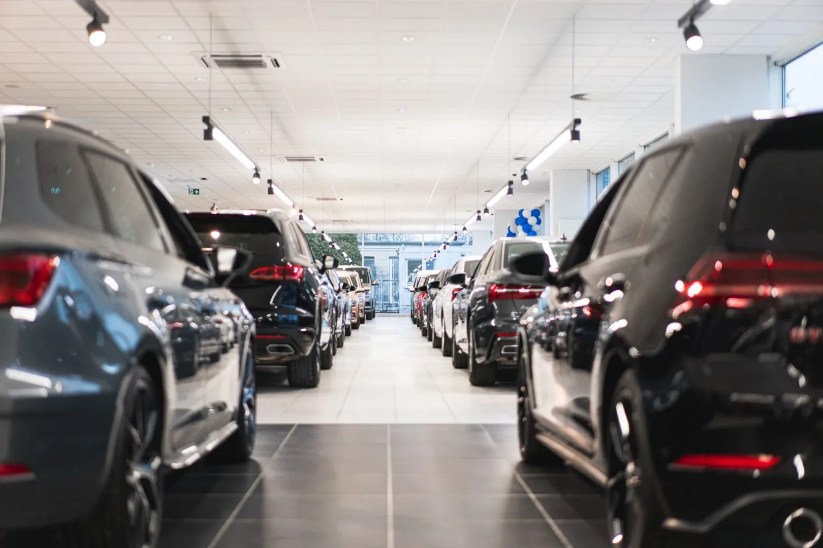 Kupujemy używane auto inaczej niż kiedyś. Dane to pokazują Polacy chcą, by używane auto było pewnym i prostym zakupem. VW FS STORE ma nam w tym pomóc.