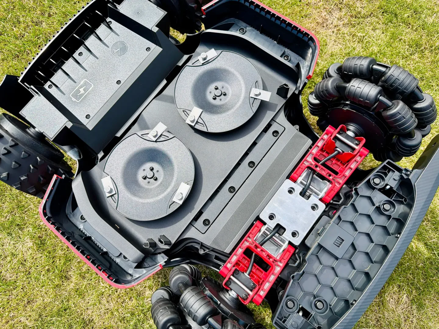 Zaawansowany robot koszący Dreame A3 AWD Pro 2500. 