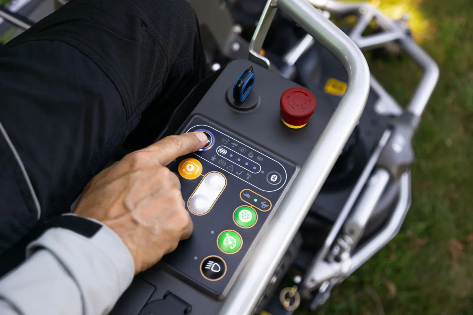 Stiga ePark Pro to elektryczny traktor ogrodowy. Ma to sens? Stiga ePark Pro