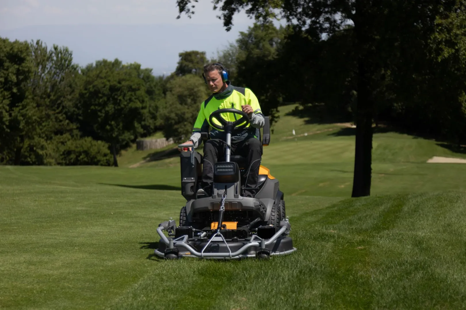 Stiga ePark Pro to elektryczny traktor ogrodowy. Ma to sens? Stiga ePark Pro
