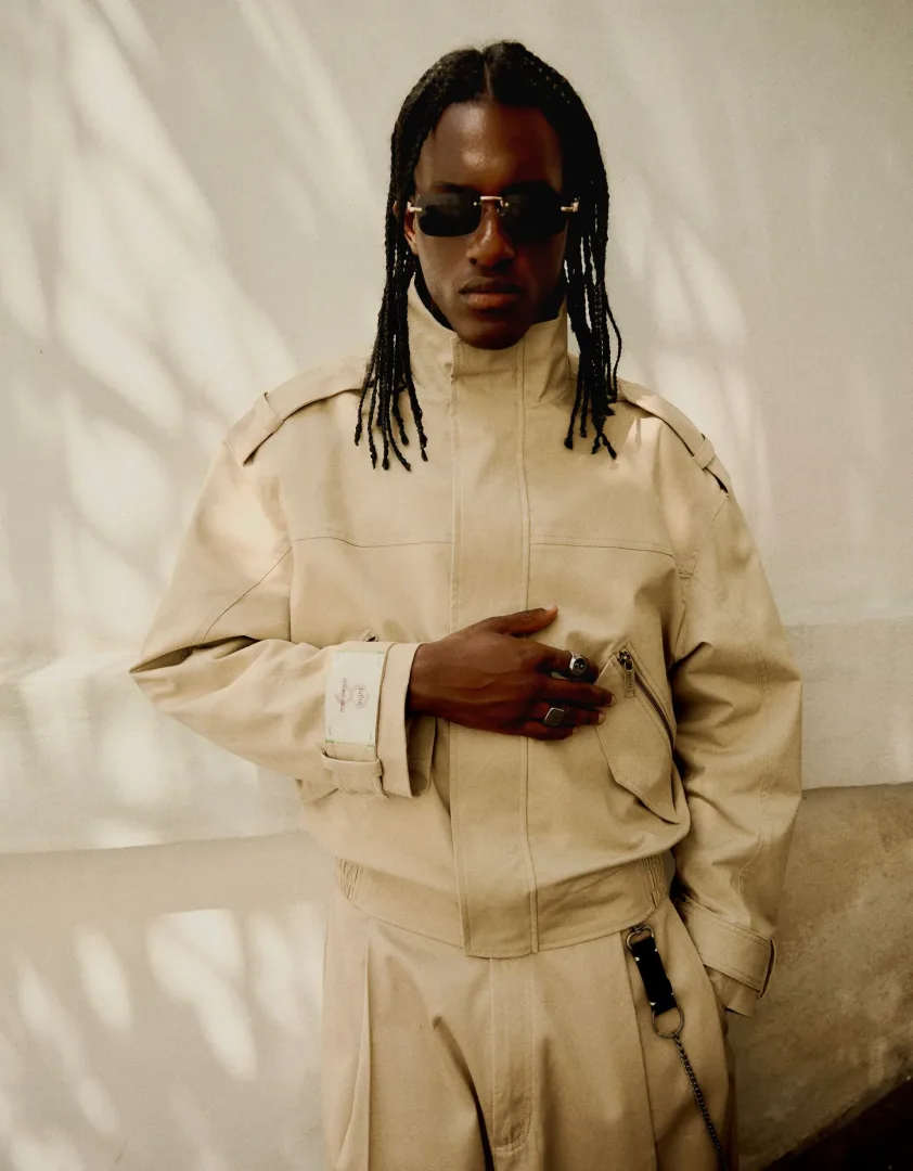 Bershka redefiniuje męski luz na nowo. Co to oznacza? BERSHKA Drop 08 z linii MENSWEAR