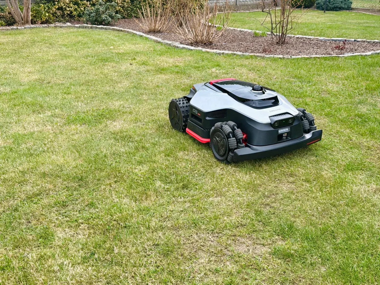 Zaawansowany robot koszący Dreame A3 AWD Pro 2500. 