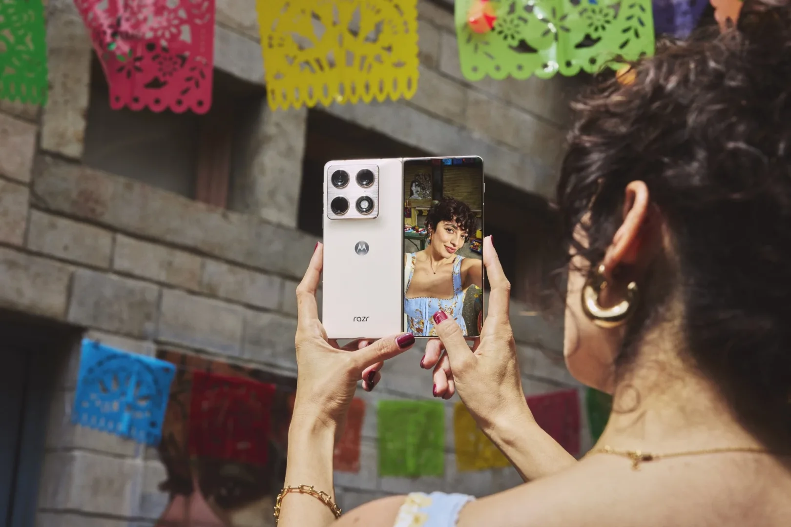 Motorola razr fold w przedsprzedaży. Drogo i bez zaskoczeń Składany smartfon motorola razr fold.