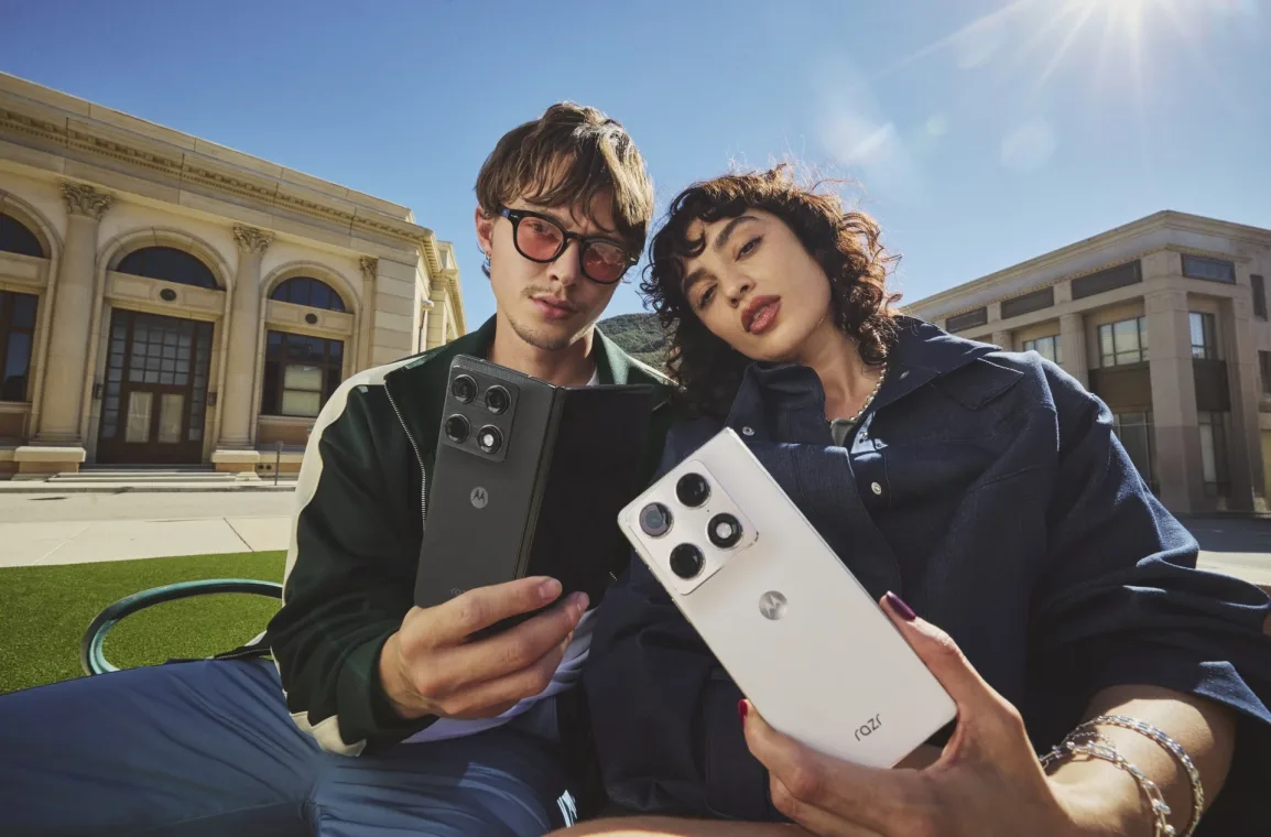 Składany smartfon motorola razr fold.