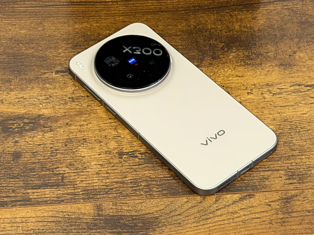 Smartfon vivo X300.