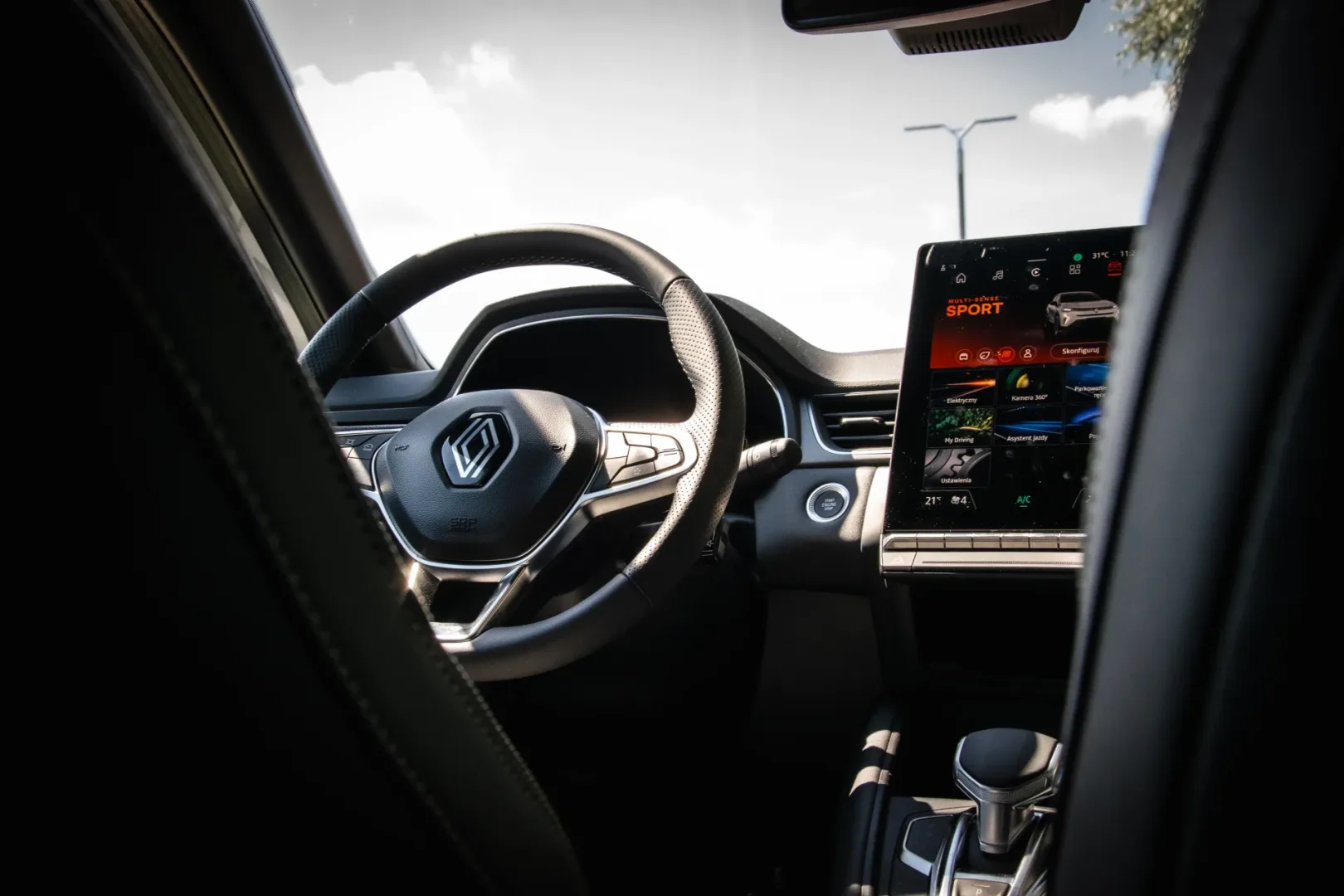 Renault Captur E-Tech 145 KM full hybrid. Nuda, którą lubię Renault Captur E-Tech 145 KM full hybrid. Fot.: Ernest Dragan.