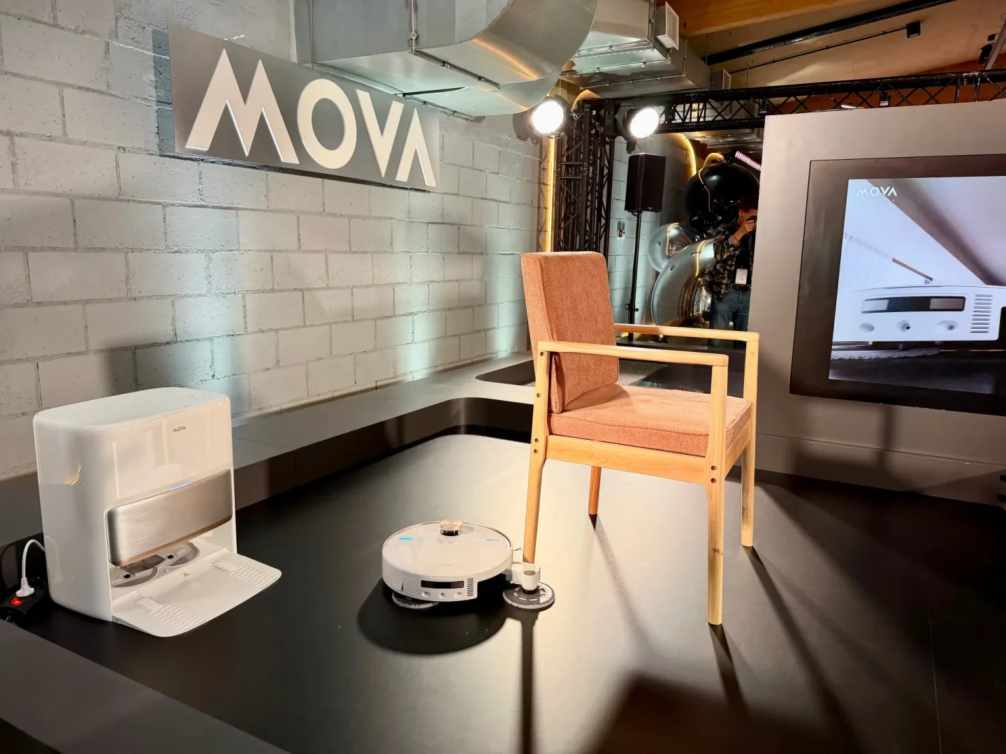 Robot sprzątający MOVA V70 Ultra Complete.