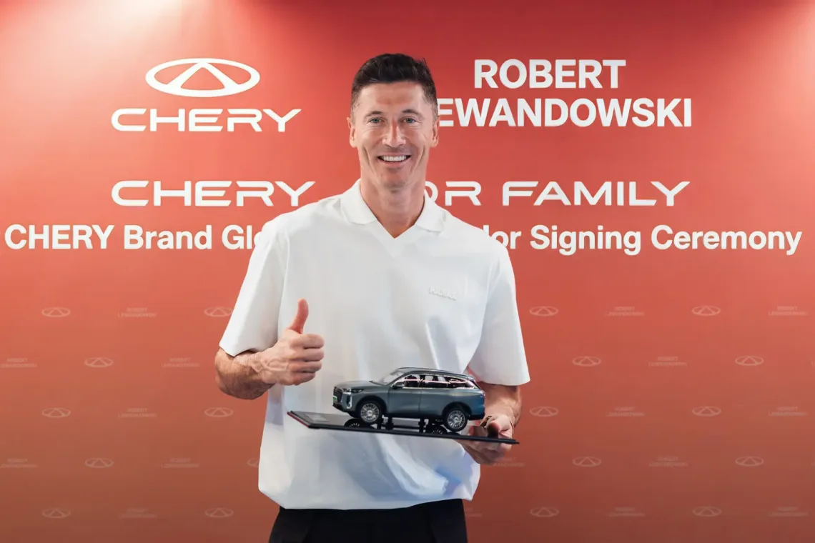 Robert Lewandowski w CHERY