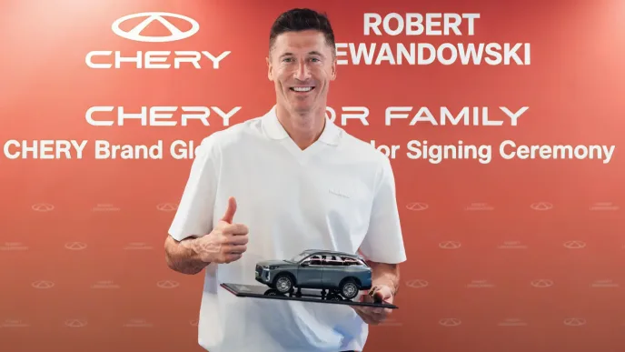 Robert Lewandowski w CHERY