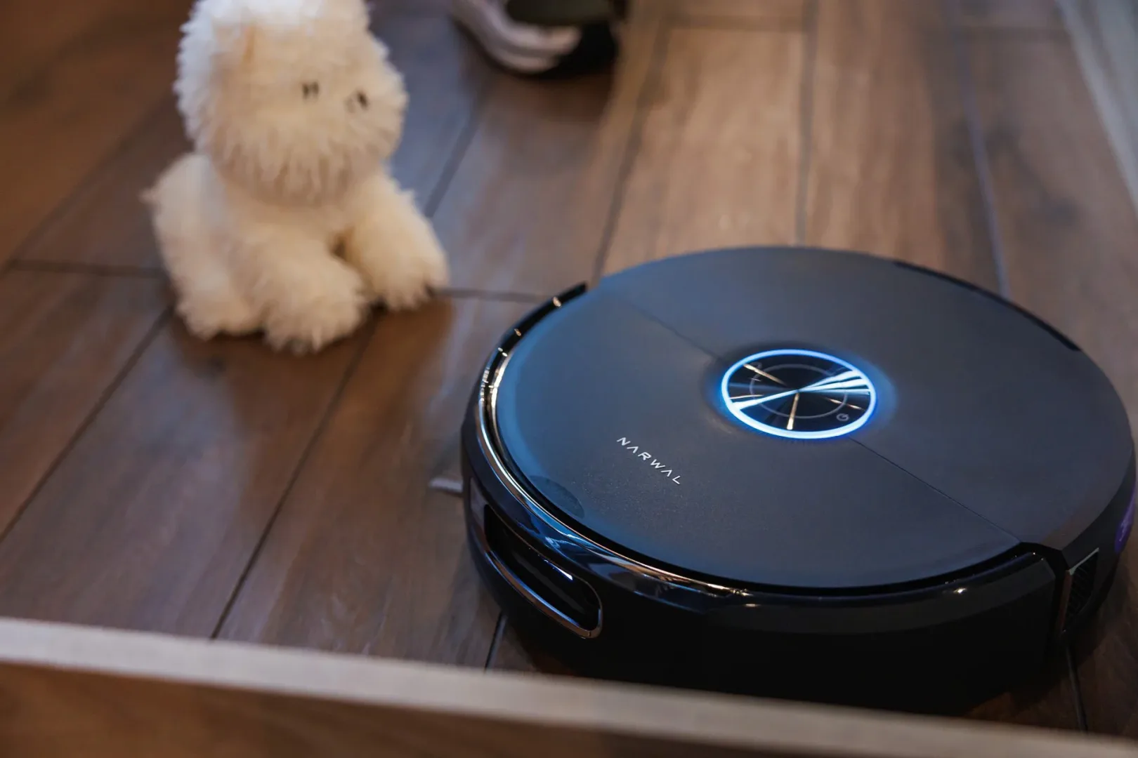 Narwal FLOW 2 - nowy inteligentny robot sprzątający.