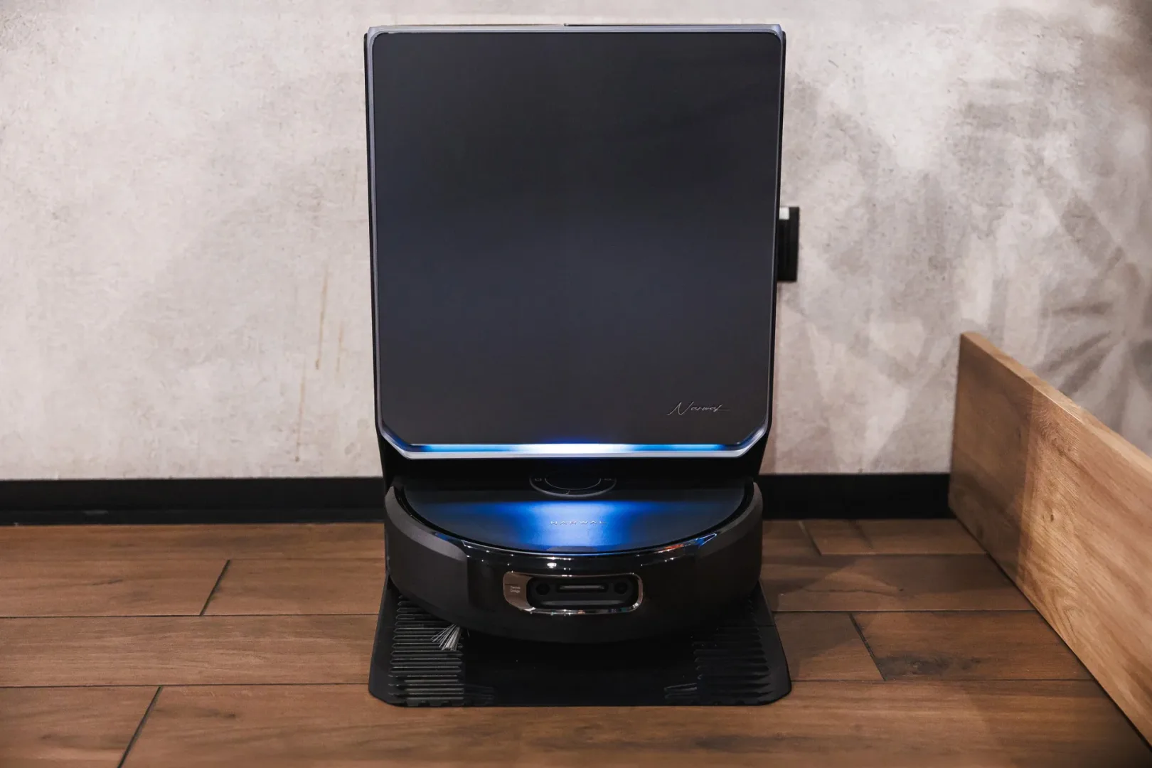 Narwal FLOW 2 - nowy inteligentny robot sprzątający.