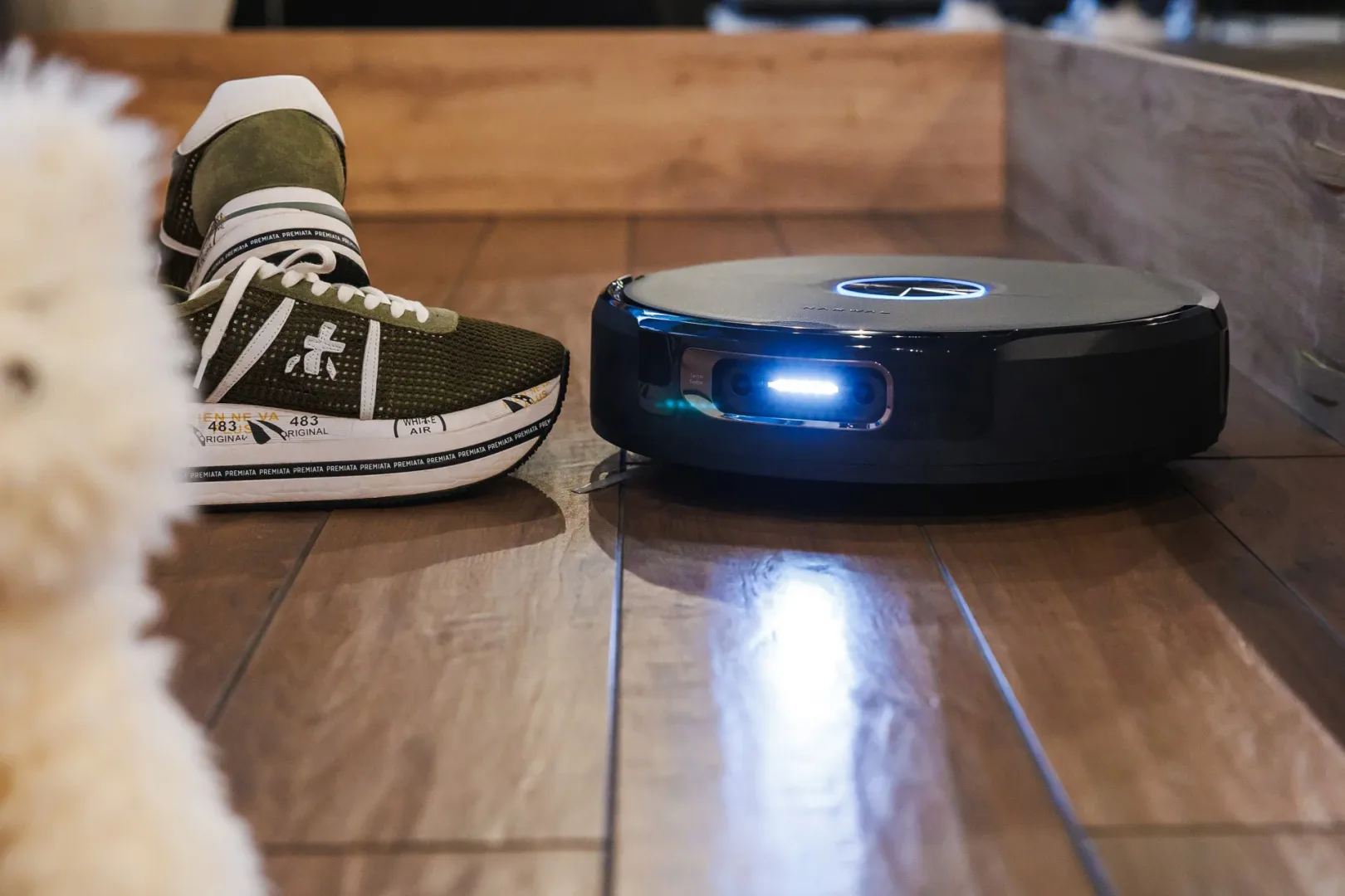 Narwal FLOW 2 - nowy inteligentny robot sprzątający.