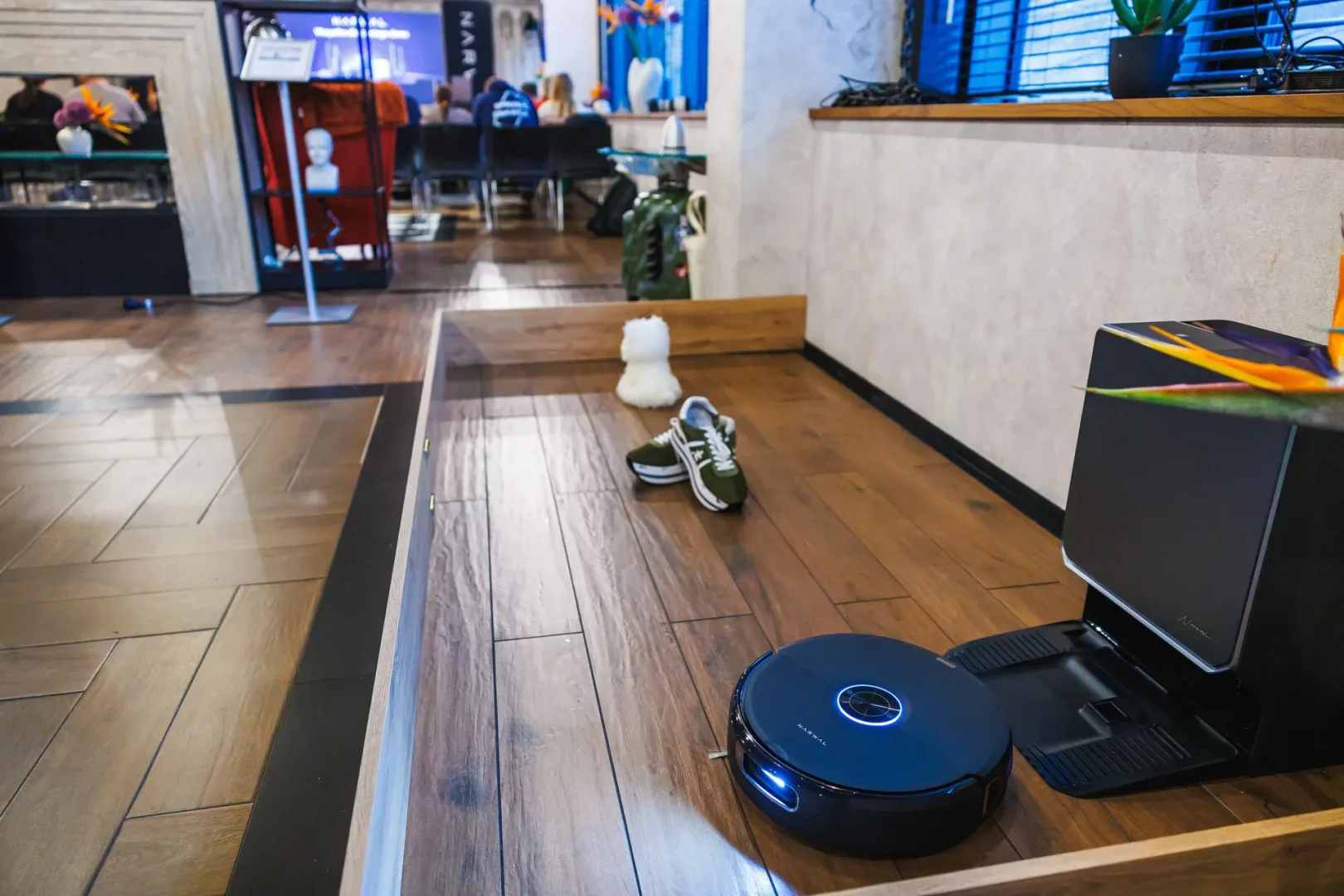 Narwal FLOW 2 - nowy inteligentny robot sprzątający.