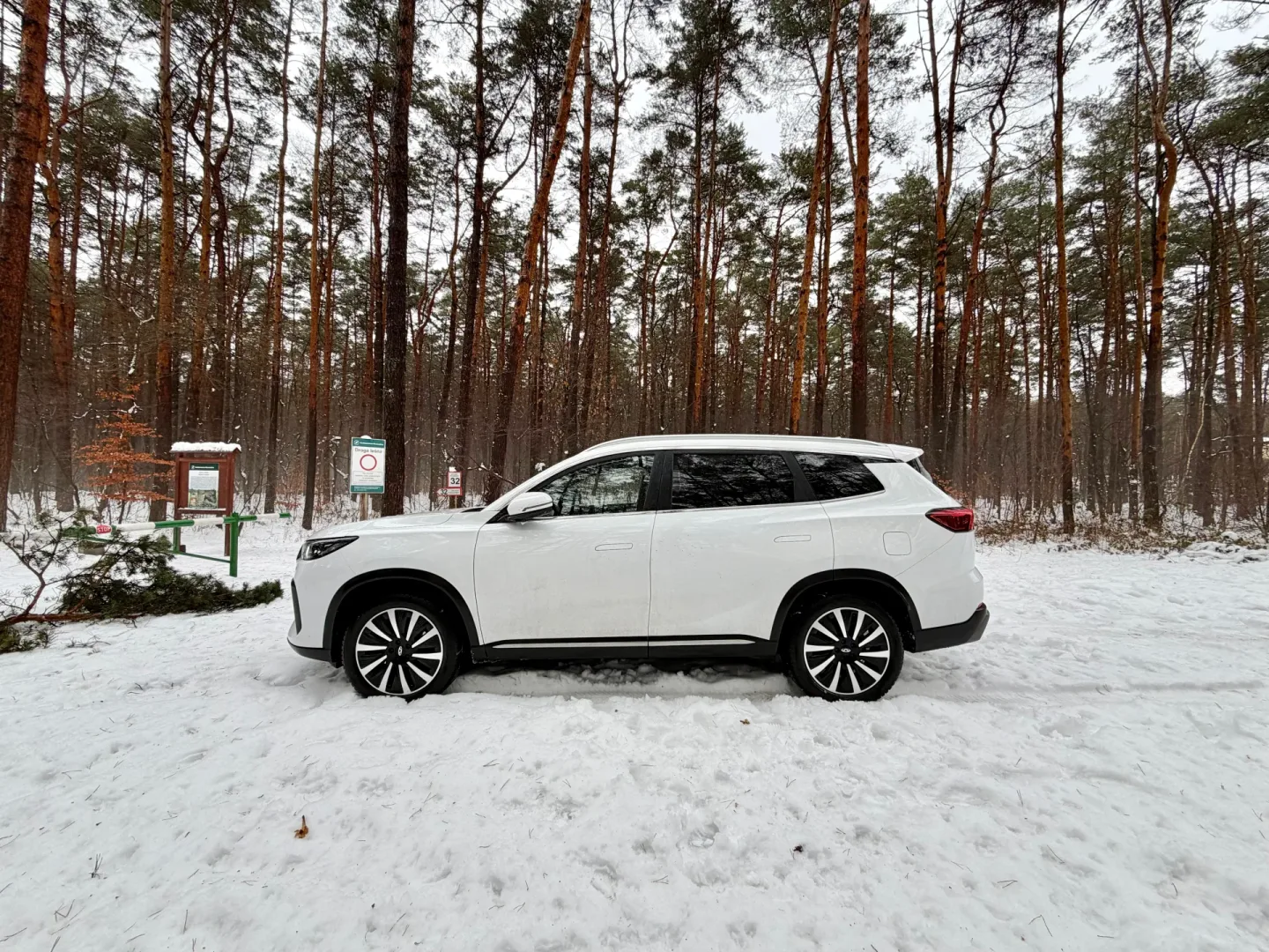 Test Chery Tiggo 8 PHEV - duży, wygodny SUV z napędem hybrydowym.