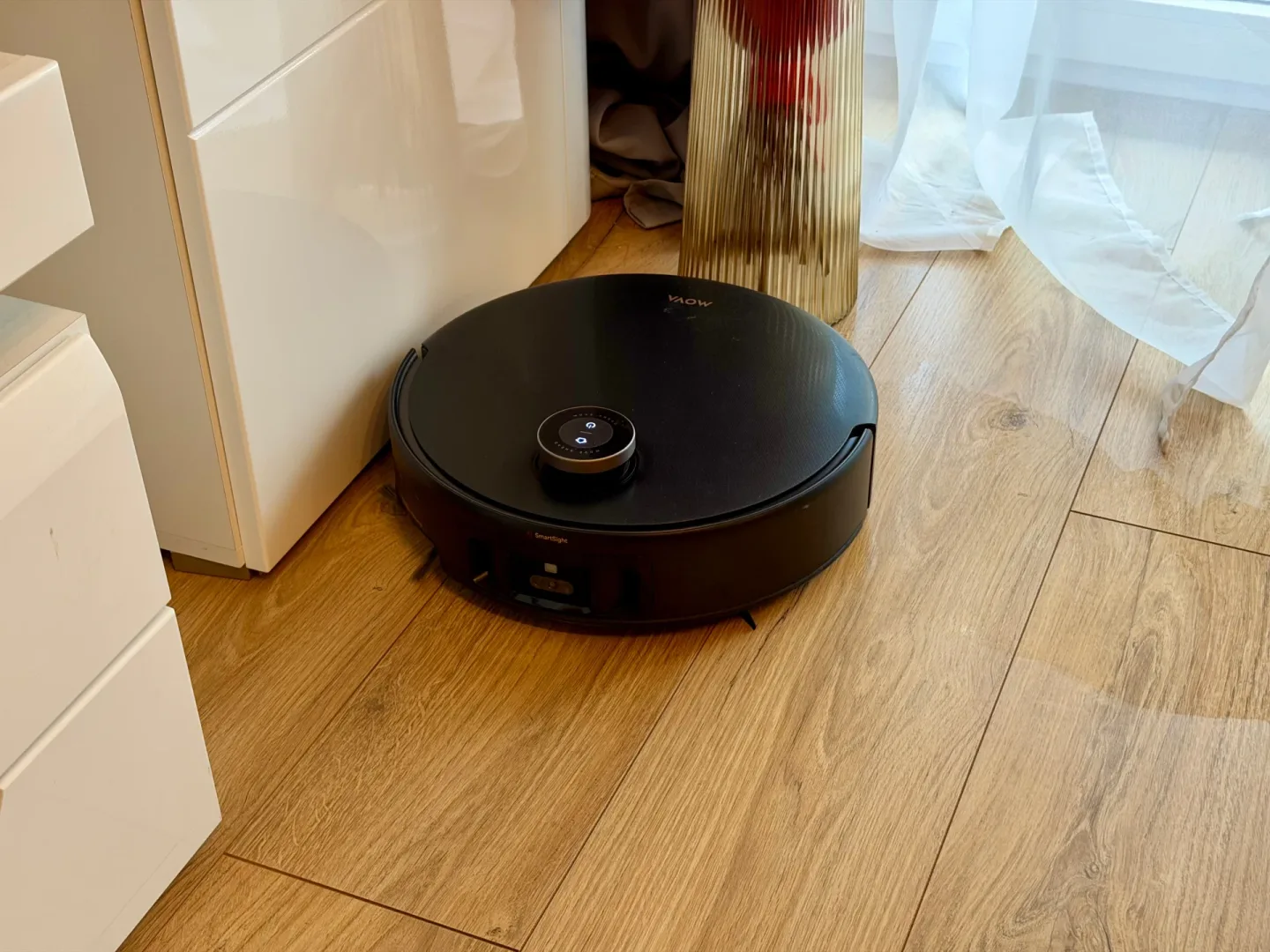 MOVA Z60 Ultra Roller Complete - robot sprzątający z rolką mopującą.