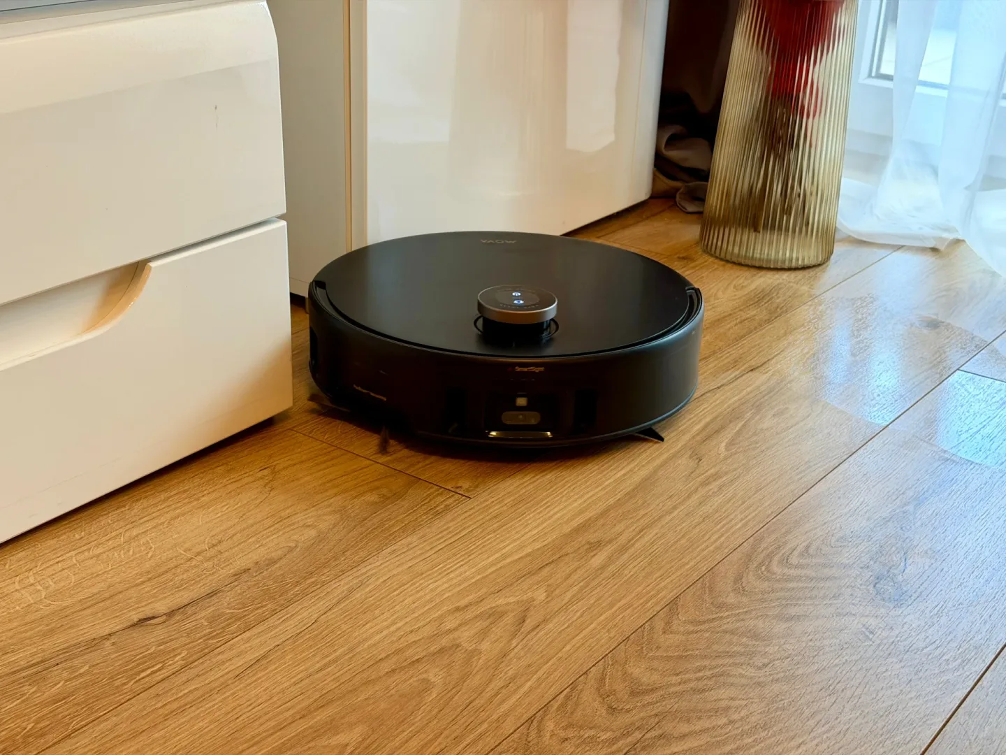 MOVA Z60 Ultra Roller Complete - robot sprzątający z rolką mopującą.