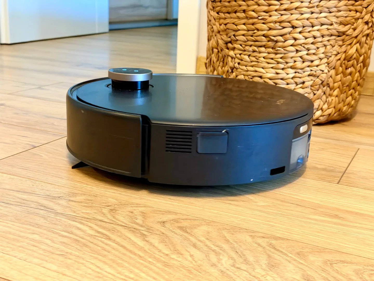 MOVA Z60 Ultra Roller Complete - robot sprzątający z rolką mopującą.