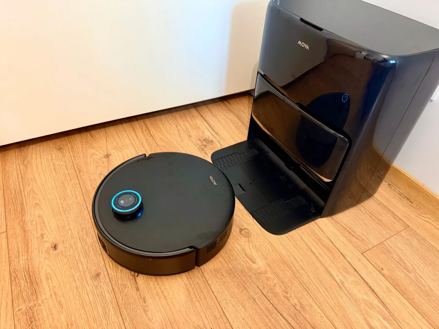 MOVA Z60 Ultra Roller Complete - robot sprzątający z rolką mopującą.