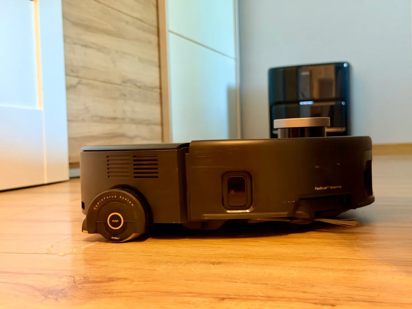 MOVA Z60 Ultra Roller Complete - robot sprzątający z rolką mopującą.