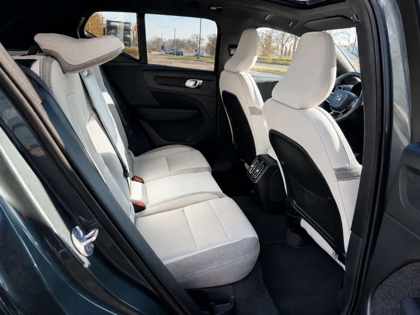 2025 Volvo EX40 Ultra Twin Motor Performance 