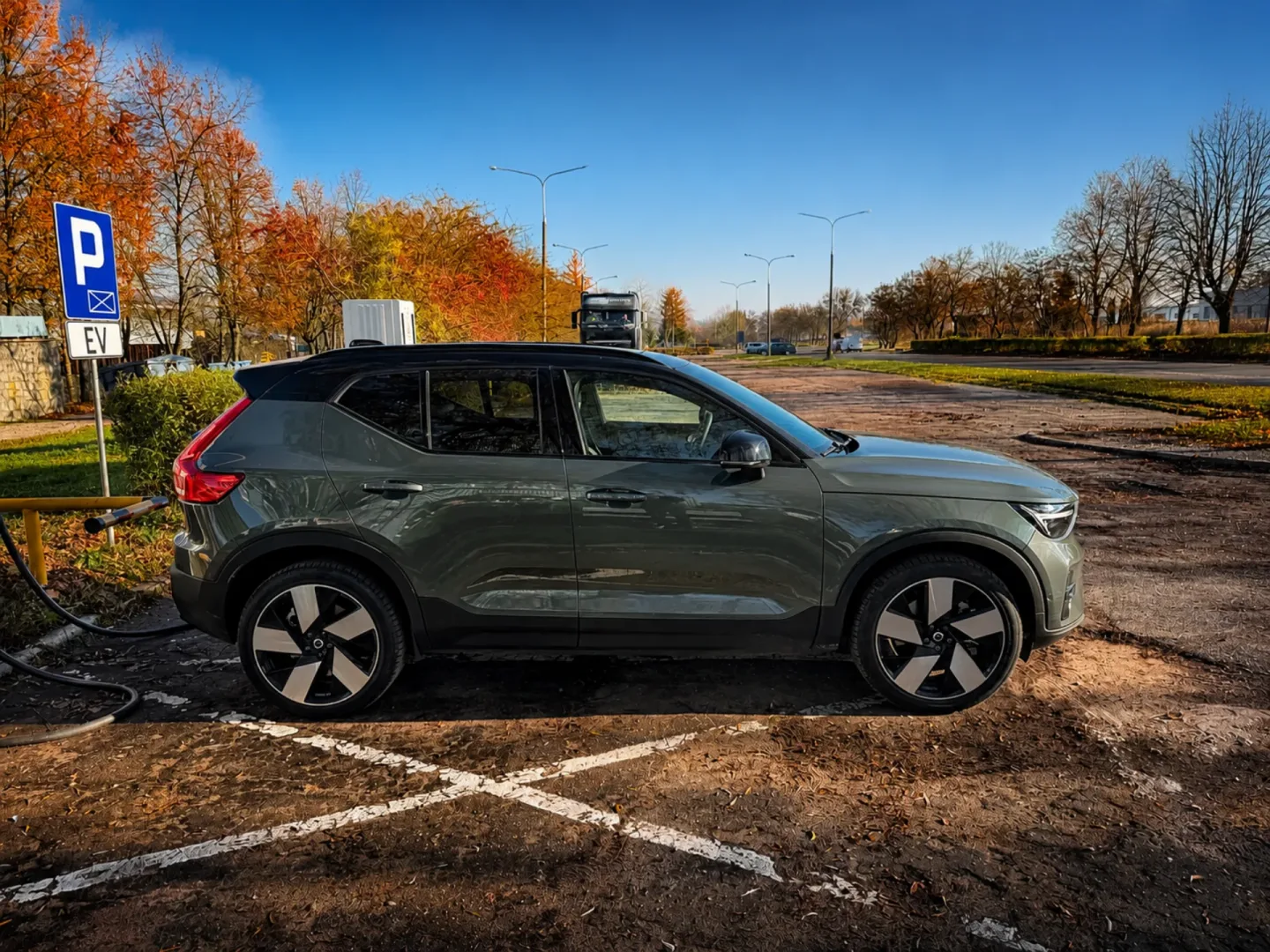 2025 Volvo EX40 Ultra Twin Motor Performance 