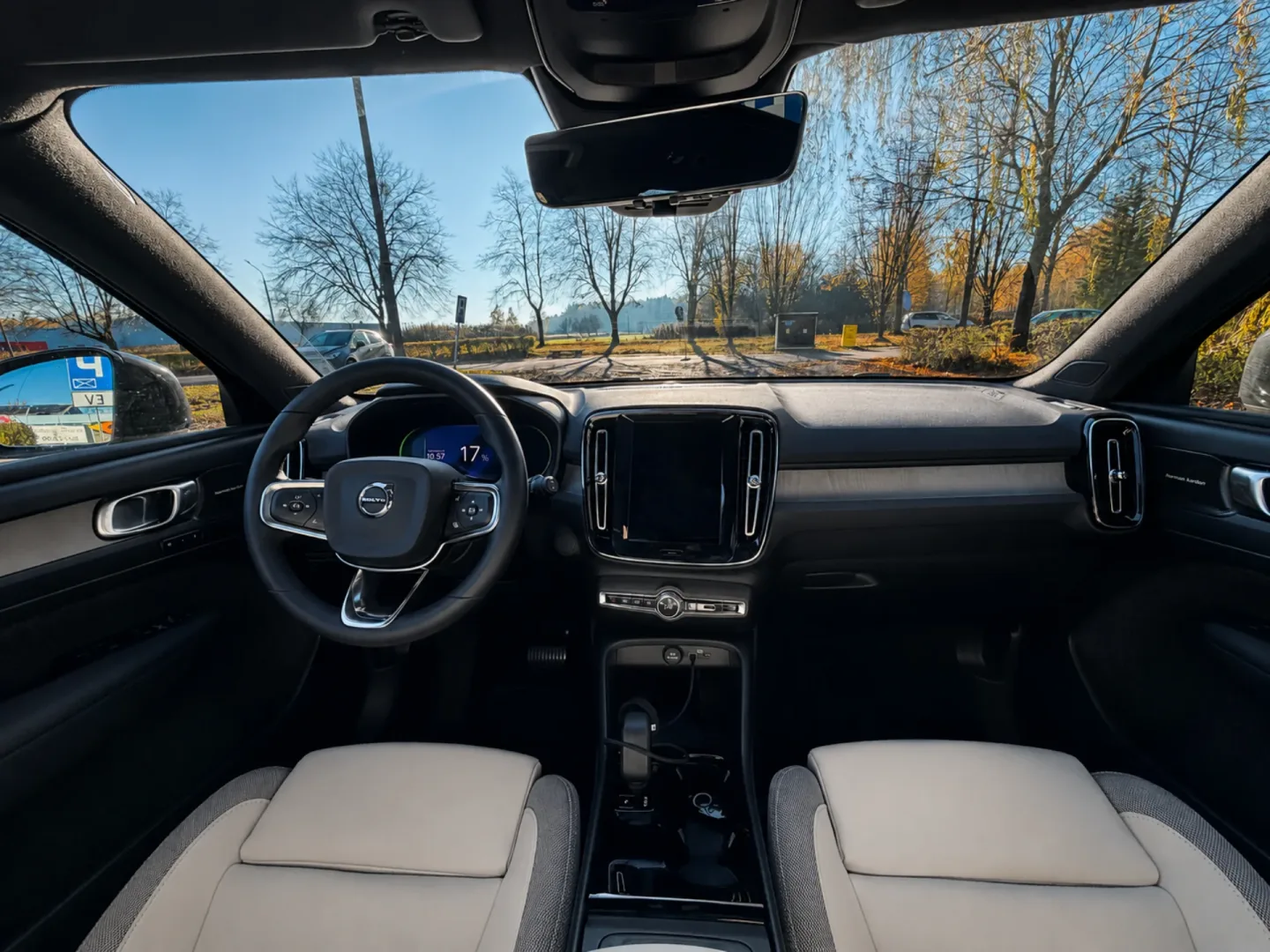 2025 Volvo EX40 Ultra Twin Motor Performance 