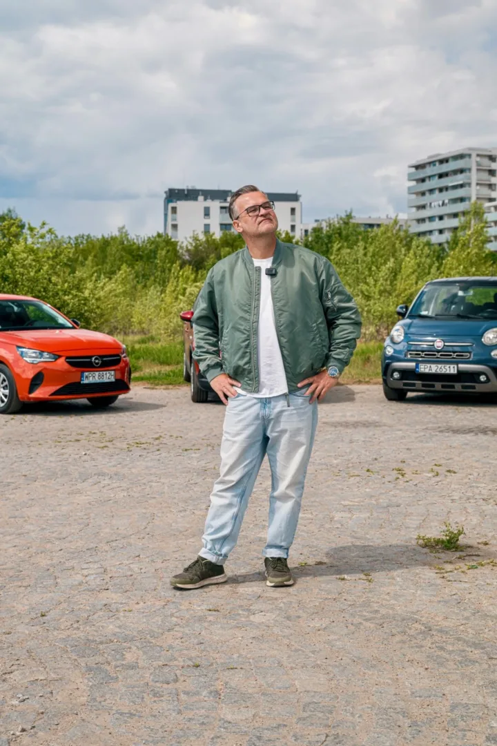 Kornacki wraca z AutoZakup ale już w Tele5. TVN go nie chce? Adam Kornacki wraca, ale nie tam, gdzie wielu się spodziewało. AutoZakup startuje w Tele5