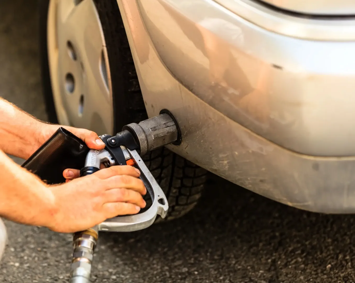 Auta z LPG znikają w 32 dni. Polacy liczą koszty